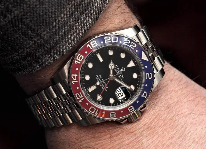 Swiss fake Rolex watches offer red and black bezels.