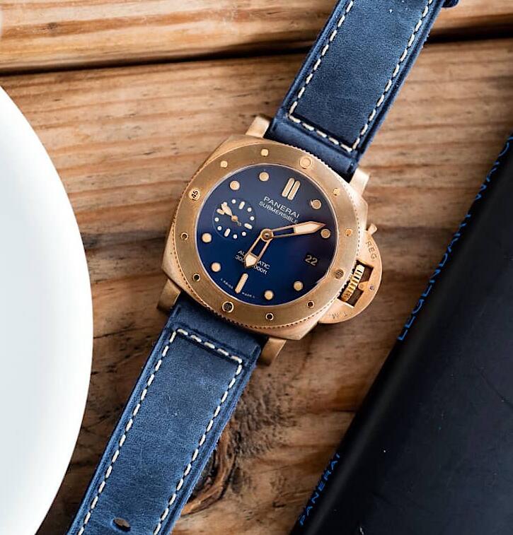 AAA imitation watches are showy for the blue color.